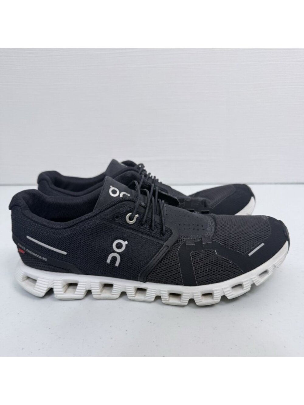 On Running Cloud 5 Black Women’s Size 8.5 Sneakers